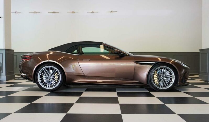 Aston Martin DB12 Volante full