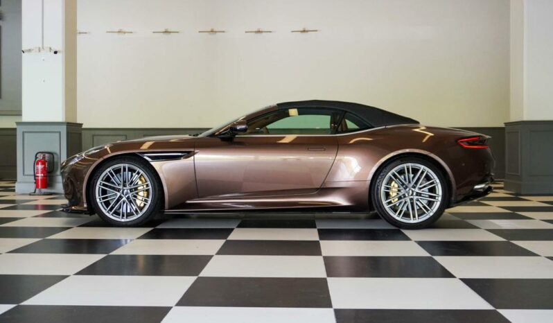 Aston Martin DB12 Volante full
