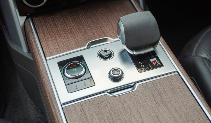 Land Rover New Range Rover P400 SE full