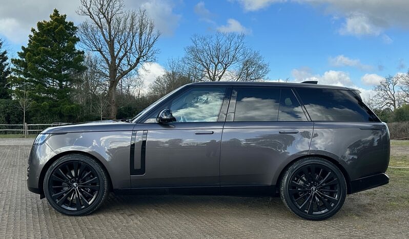 Land Rover New Range Rover P530 First Edition full