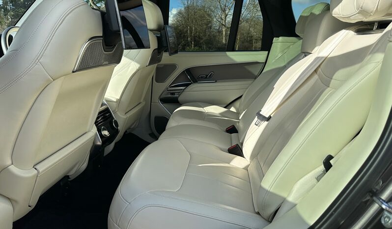 Land Rover New Range Rover P530 First Edition full