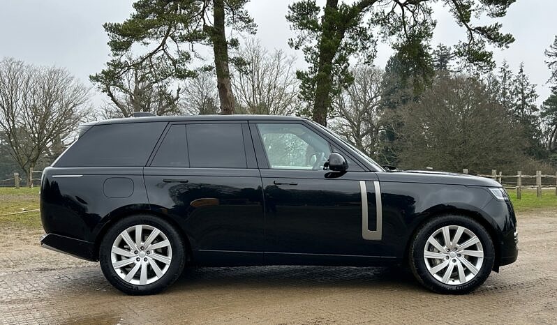 Land Rover New Range Rover P400 SE full