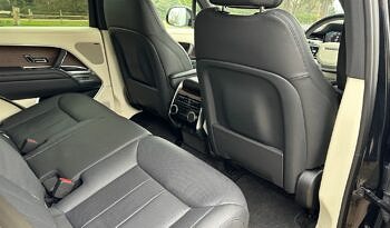 Land Rover New Range Rover P400 SE full