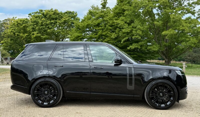 Land Rover New Range Rover P530 First Edition full
