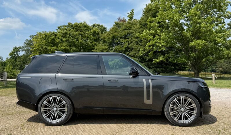 Land Rover New Range Rover P400 SE full