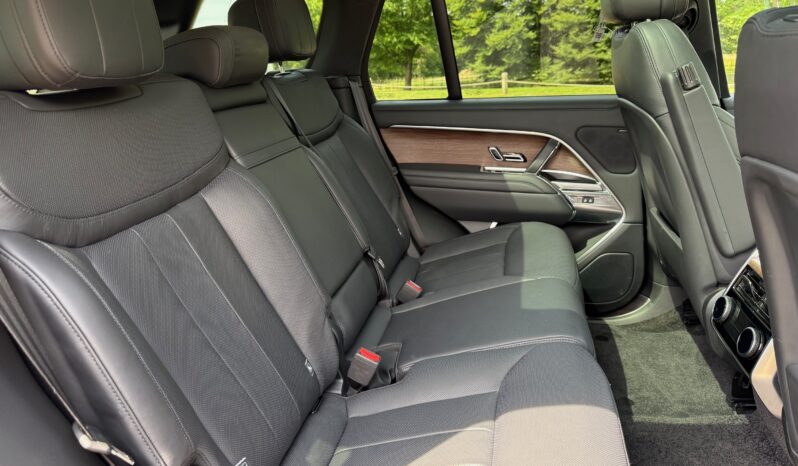Land Rover New Range Rover P400 SE full