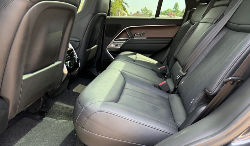 Land Rover New Range Rover P400 SE full