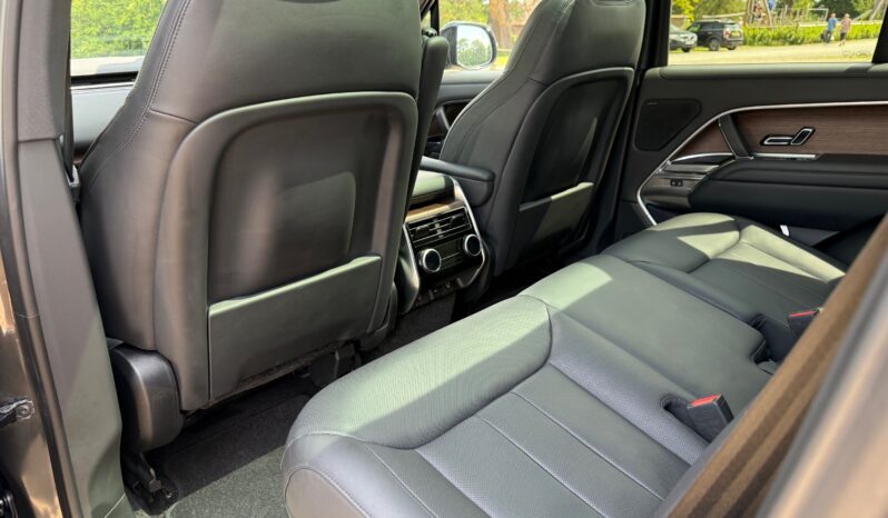 Land Rover New Range Rover P400 SE full