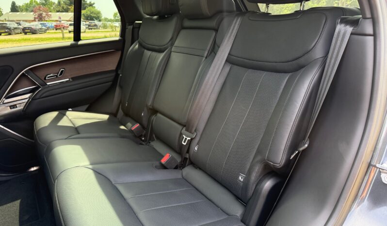 Land Rover New Range Rover P400 SE full