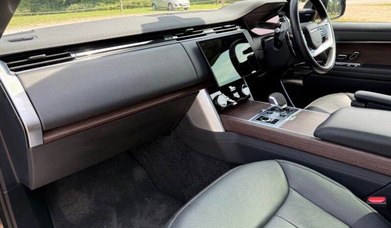 Land Rover New Range Rover P400 SE full