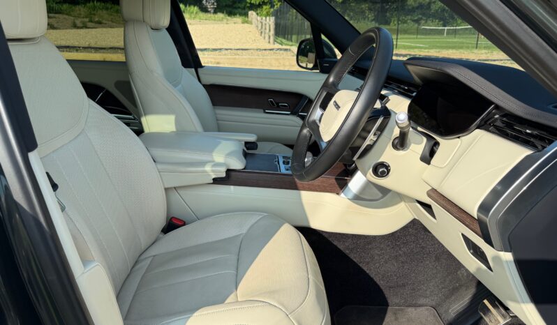 Land Rover New Range Rover P400 SE full