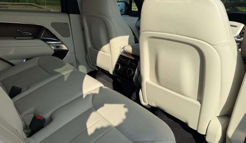 Land Rover New Range Rover P400 SE full