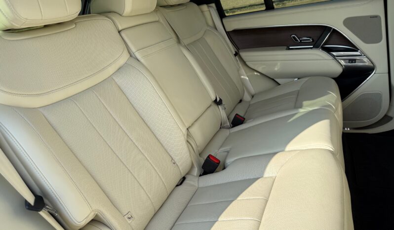 Land Rover New Range Rover P400 SE full