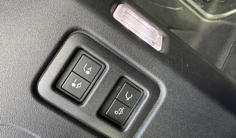 Land Rover Defender 110 P400 XS Edition – 7 Seat full