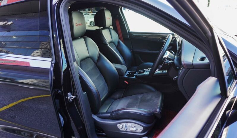 Porsche Macan Turbo full