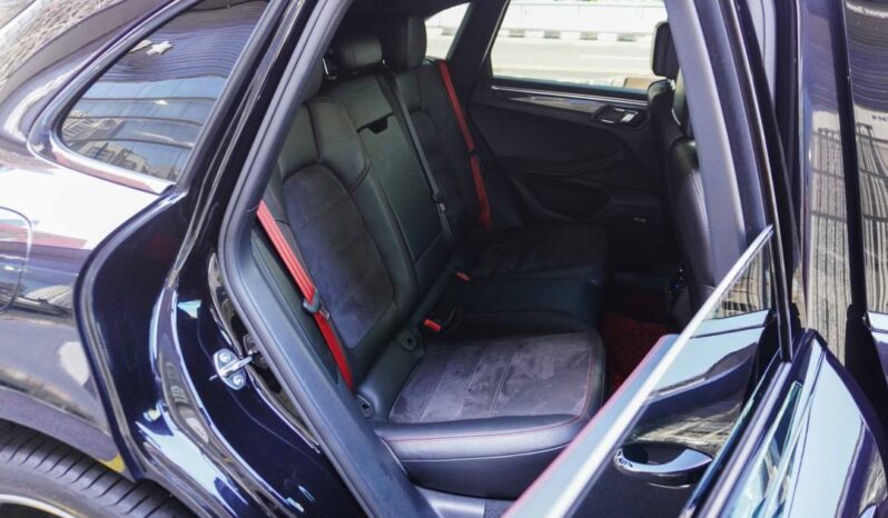 Porsche Macan Turbo full