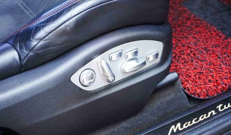 Porsche Macan Turbo full