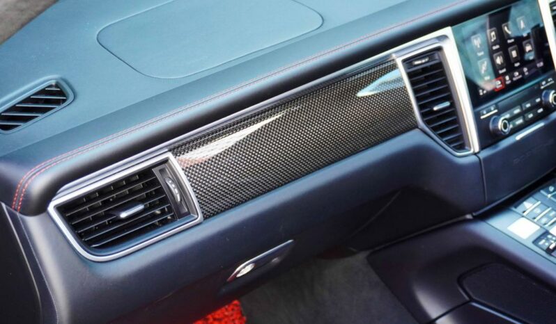 Porsche Macan Turbo full