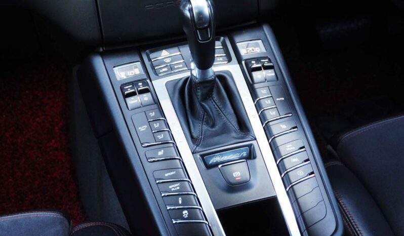 Porsche Macan Turbo full