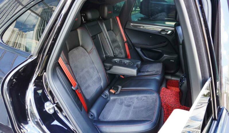 Porsche Macan Turbo full