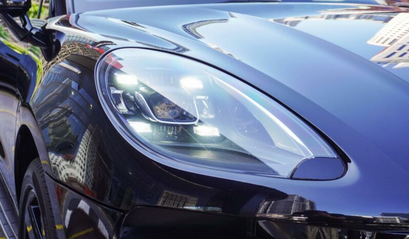 Porsche Macan Turbo full