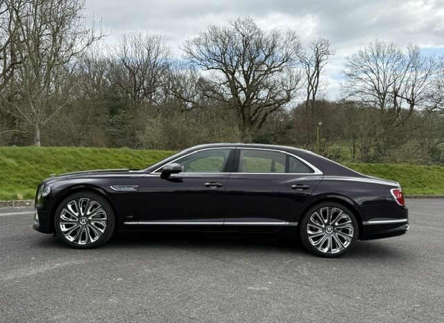 Bentley Flying Spur V8 “Mulliner” full