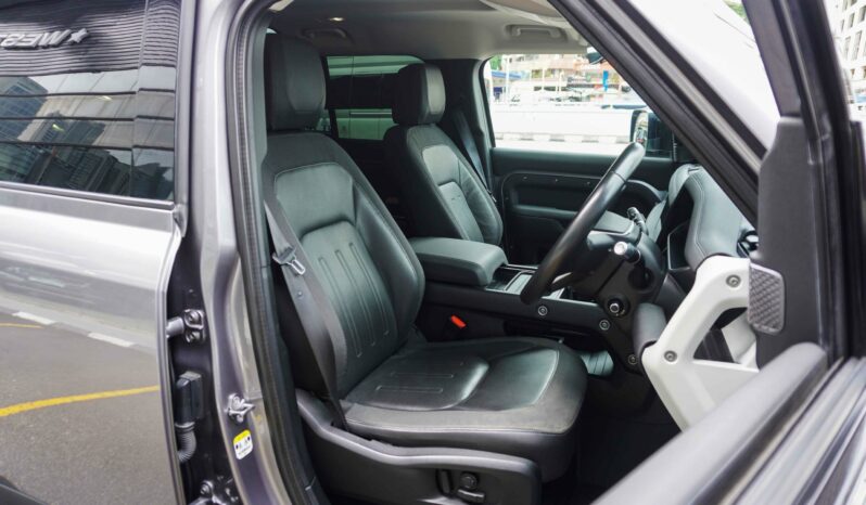Land Rover Defender 110 D240 SE full